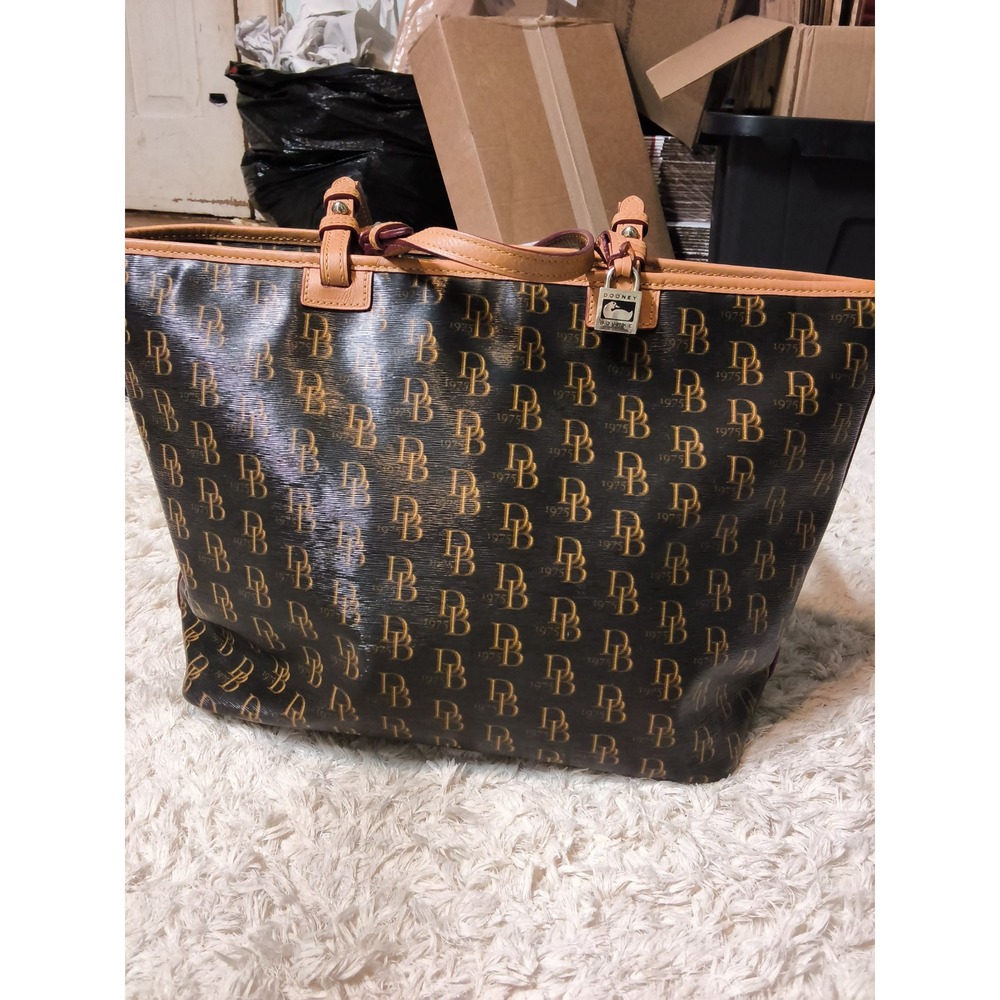 89.Dooney & Bourke Gretta Leisure Tote Brown Monogram Coated Cotton Handbag